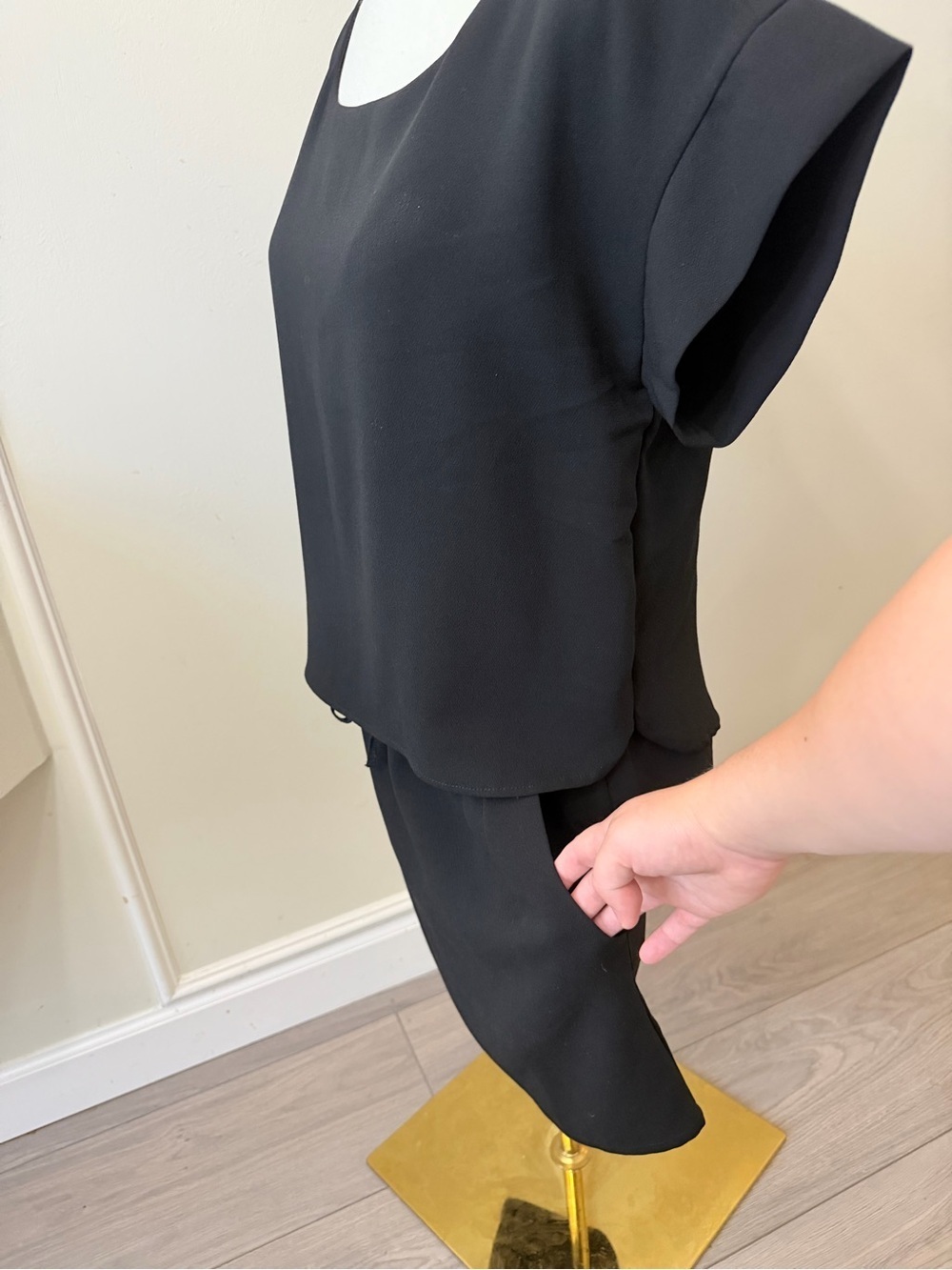 Jigsaw Black Short-Sleeve Drawstring-Waist Midi Dress - Picture 6 of 8